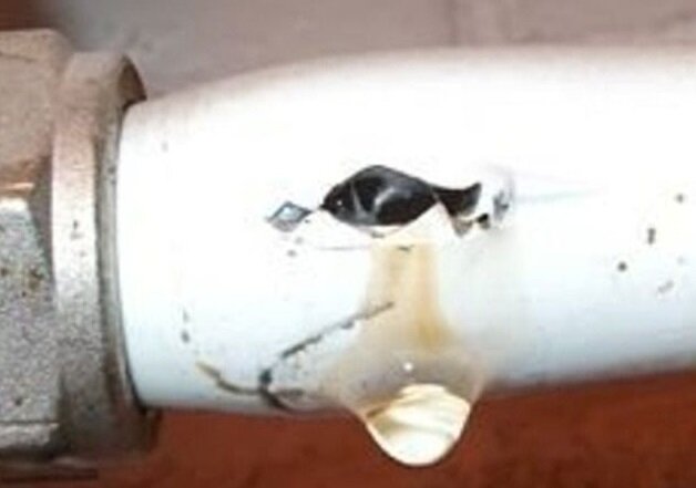 Картинка протечки трубы 