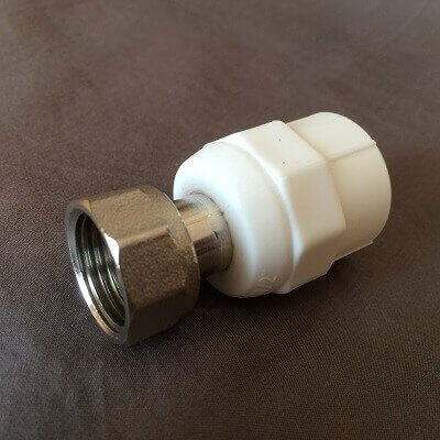 Полипропиленовая муфта с накидной гайкой